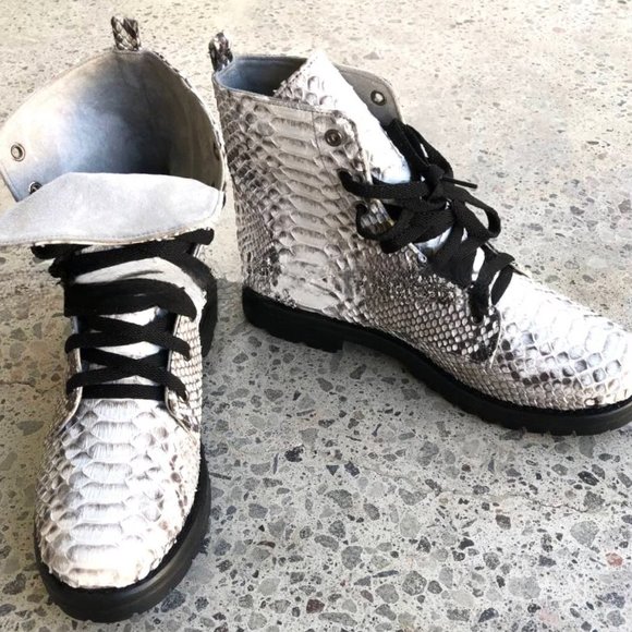 Unisex Python Boots - Picture 7 of 8